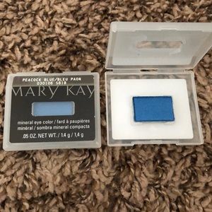 Peacock blue eye shadow